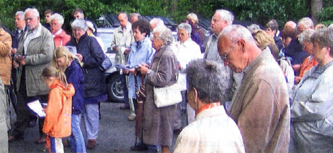 Trotz des schlechten Wetters nahmen viele Kolpingmitglieder an den 
	Feierlichkeiten in der Waldemei teil. WP-Fotos: Oliver Diepes